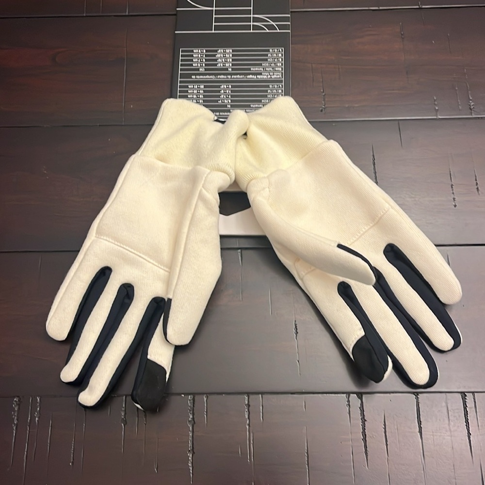 Nike Club Fleece Gloves new cream black Touchscreen Women’s Size Medium - Picture 2 of 11